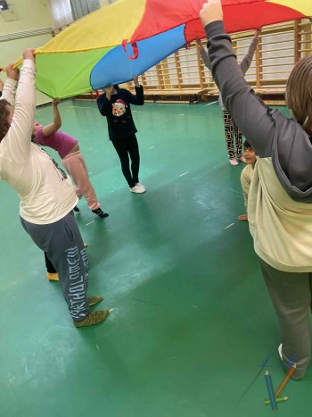 Színes együttműködés etikaórán