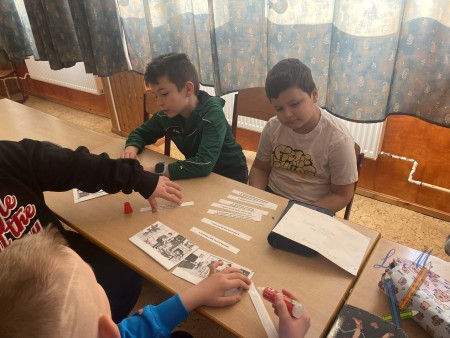 Pénz7 az iskolában